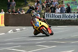 Images Dated 9th June 2004: Paul Hunt (Suzuki) 2004 Junior TT