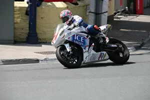 Images Dated 25th April 2022: Paul Shoesmith (Yamaha) 2007 Superstock TT