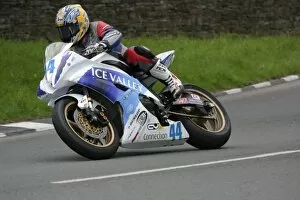Images Dated 10th June 2009: Paul Shoesmith (Yamaha) 2009 Supersport TT