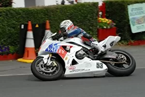 Images Dated 7th June 2010: Paul Shoesmith (Yamaha) 2010 Supersport TT