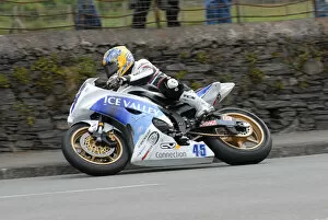 Images Dated 7th June 2010: Paul Shoesmith (Yamaha) 2010 Supersport TT