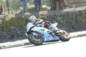 Images Dated 6th June 2011: Paul Shoesmith (Yamaha) 2011 Supersport TT