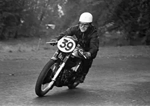 Images Dated 17th December 2016: Percy Tait (Norton) 1953 Oulton Park