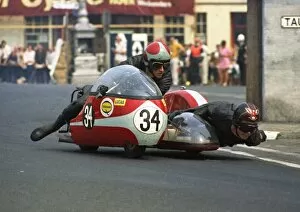 Images Dated 5th August 2016: Pete Hardcastle & R Janes (Chuck Triumph) 1970 500 Sidecar TT