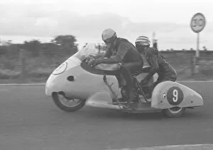 Images Dated 8th August 2021: Pete Tyack & ? (Norton) 1966 Southern 100