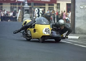 Images Dated 2nd October 2021: Pete Tyack and P Meehan (Triumph) 1970 500 Sidecar TT
