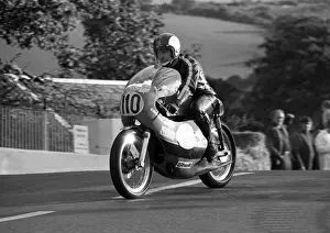 Pete Welfare (Crooks Suzuki) 1975 Senior Manx Grand Prix