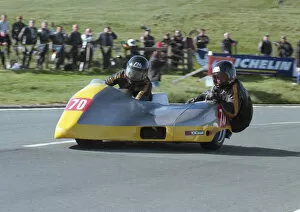 Images Dated 5th June 2020: Peter Allebone & Jon Perkins (Juddarch Kawasaki) 1999 Sidecar TT