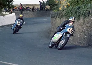 Peter Berwick (Suzuki) leads Alex George (Yamaha) 1969 Southern 100