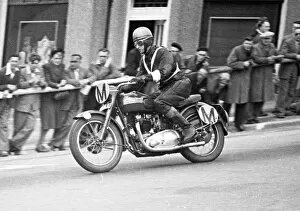 1950 Senior Tt Collection: Peter Crebbin (Triumph) 1950 Senior TT