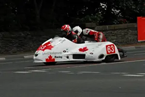 Peter Essaff & Jeff Gillard (MRE Yamaha) 2016 Sidecar 2 TT