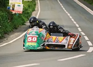 Images Dated 26th November 2016: Peter Farrelly & Aaron Galligan (Ireson Yamaha) 2004 Sidecar TT