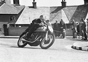 Images Dated 6th October 2021: Peter Fernando (Norton) 1952 Junior TT