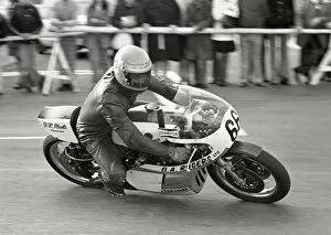 Images Dated 4th April 2020: Peter Grove (Yamaha) 1975 Classic TT