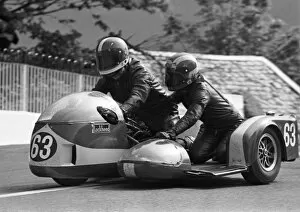 Images Dated 5th August 2016: Peter Hardcastle & Roger Osborne (Triumph) 1975 500 Sidecar TT