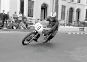 Images Dated 10th August 2016: Peter Inchley (Villiers) 1966 Lightweight TT