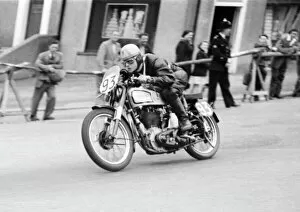 Images Dated 14th November 2018: Peter Minion (Norton) 1952 Senior Clubman TT