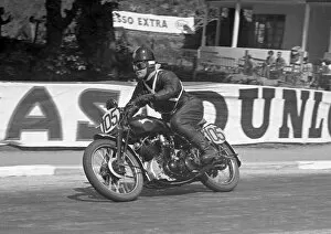Images Dated 25th September 2013: Peter Peters (Vincent) 1953 1000cc Clubman TT