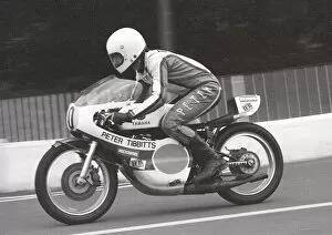 Images Dated 26th August 2021: Peter Tibbitts (Yamaha) 1977 Senior TT practice