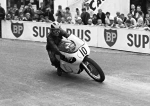 Images Dated 29th October 2016: Phil Read (Gilera) 1963 Senior TT