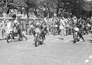Images Dated 18th May 2022: R Jones (BSA, 79) Andrew Johnstone (BSA, 80) and M E J Taft (BSA)1952 Junior Clubman TT