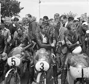 Hans Georg Anscheidt Gallery: Ralph Bryans (Honda) Hugh Anderson (Suzuki) & Hans Georg Anscheidt (Suzuki) 1964 50cc TT