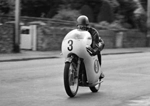 Images Dated 19th October 2018: Ray Ashcroft (Yamaha) 1966 Lightweight Manx Grand Prix