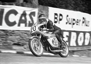 Images Dated 15th September 2011: Ray Fay leaving Governors Bridge: 1960 Ultra Lightweight TT