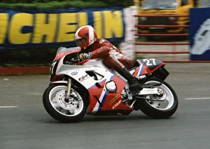 Images Dated 9th March 2019: Ray Knight (Yamaha) 1992 Supersport 400 TT