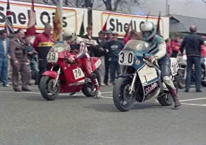 Images Dated 31st May 2022: Ray Swann (Yamaha) and George Linder (Suzuki) 1986 Formula One TT