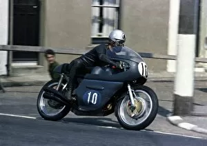 Images Dated 3rd February 2017: Renzo Pasolini (Benelli) 1967 Junior TT