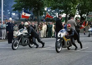 Rex Avery (EMC) and Luigi Taveri (Honda) 1965 Ultra Lightweight TT