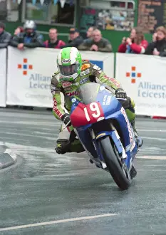 Richard Britton (Schimmel Yamaha) 2000 Production TT