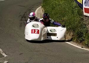 Images Dated 7th January 2018: Richard Crossley & Rob Parker (Shelbourne Yamaha) 1995 Sidecar TT