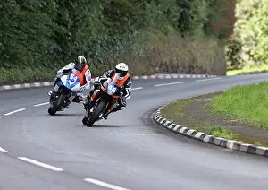 Richard Kay Aprilia) and Stuart Clotworthy (Kawasaki) at Quarry Bends