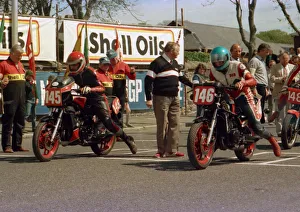 Images Dated 19th September 2019: Richard Kneen and Bob Simmons (Yamaha) 1986 Production C TT