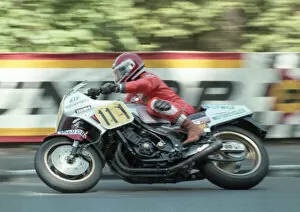 Images Dated 3rd November 2020: Richard Scoular (Yamaha) 1985 Senior TT
