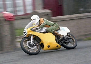 Images Dated 28th July 2021: Rob Vine (Ely Maxton Yamaha) 1980 Junior Manx Grand Prix