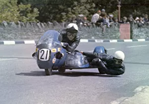 Images Dated 7th October 2020: Rob Williamson & Dave Smith (Triumph) 1972 500 Sidecar TT