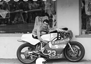 Images Dated 13th September 2011: Robert Dunlop at Parliament Square: 1985 TT
