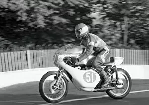 Images Dated 20th August 2021: Robert Madden (Yamaha) 1975 Junior TT