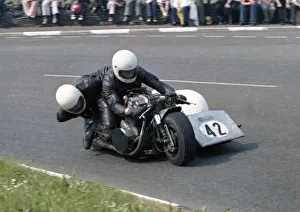 Images Dated 13th December 2019: Robert Philpott & Mick Buxton (Laverda) 1978 Sidecar TT