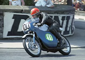 Images Dated 25th April 2021: Bill Robertson (Suzuki) 1969 Lightweight TT