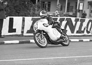 Images Dated 16th June 2022: Robin Denny (Yamaha) 1966 Lightweight Manx Grand Prix