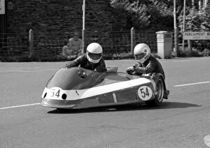 Images Dated 9th December 2016: Rod Bellas & Geoff Knight (Suzuki) 1985 Sidecar TT