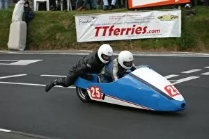Images Dated 4th June 2005: Rod Bellas & Geoff Knight (Windle Yamaha) 2005 Sidecar TT