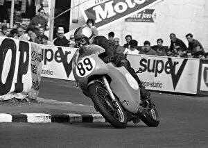 Images Dated 23rd January 2022: Roger Beaumont (Norton) 1966 Junior TT
