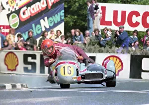 Images Dated 26th May 2021: Roger Dutton & Tony Wright (Yamaha) 1000 Sidecar TT