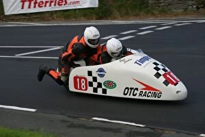 Images Dated 4th June 2005: Roger Stockton & Pete Alton (Shelbourne) 2005 Sidecar TT