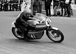 Roger Sutcliffe (Crooks Suzuki) 1972 Lightweight TT